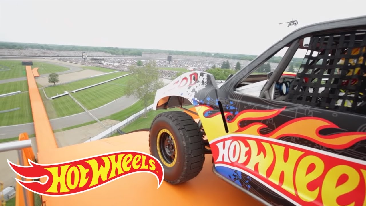 Team Hot Wheels The Yellow Driver’s World Record Jump (Tanner Foust